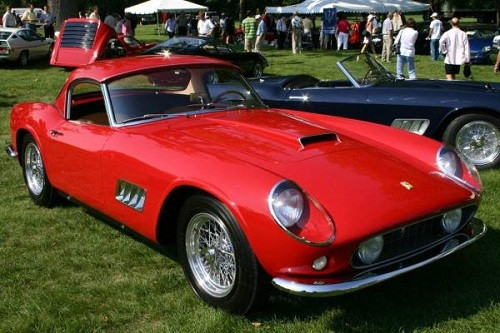 Lại là Ferrati với mẫu xe Ferrari 250 GT SWB California Spyder có giá bán cực kỳ khủng 10,9 triệu USD.