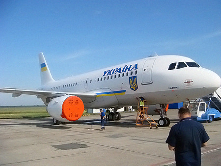 Tổng chi phí sản xuất Airbus А-319-115XCJ là 90 triệu USD gồm một phòng tắm và phòng ngủ mạ vàng.