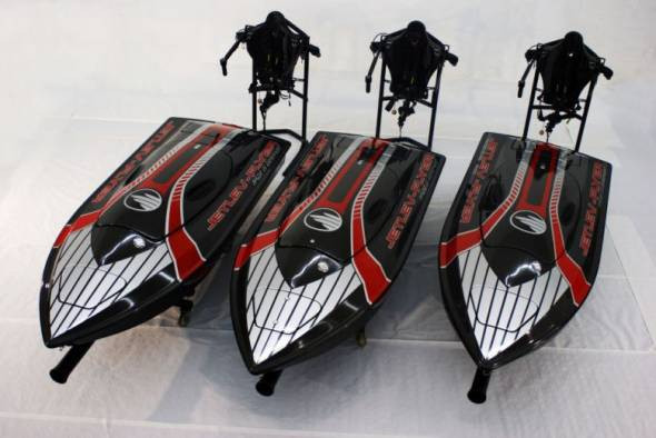 Bộ đồ thể thao lướt sóng chuyên dụng JF-260 Jetpack (135.000 USD) thực sự là món quà lý tưởng cho những đại gia nào thích các môn thể thao dưới nước.