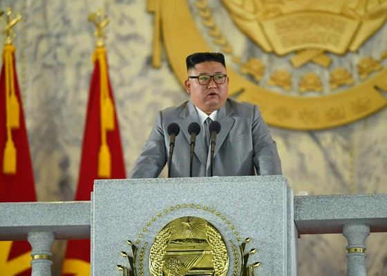 ##s###Trong bài phát biểu, ông Kim nhiều lần nghẹn ngào khi liên tục xin lỗi người dân của mình vì họ đã phải chịu đựng nhiều thách thức, bao gồm cả những trận bão lụt kinh hoàng và tác động từ chiến dịch chống đại dịch COVID-19. Ảnh: KCNA