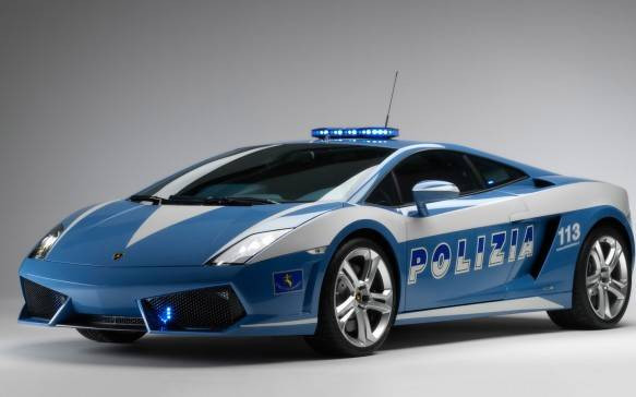 Cả thành phố Vatican và cảnh sát Ý đều dùng xe Lamborghini, loại xe Gallardo có thể tăng tốc lên tới 320km/h trong 4 giây. Vì vậy, nếu bị cảnh sát Ý thổi còi, tốt nhất bạn nên dừng xe ngay.