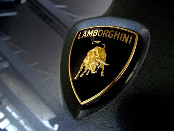 Ý nghĩa thực sự của hình ảnh chú bò trên logo Lamborghini không phải là tượng trưng cho sức mạnh và tốc độ mà chính là cung hoàng đạo của người sáng lập ra hãng (ông Ferrucci Lamborghini), cung Kim Ngưu.