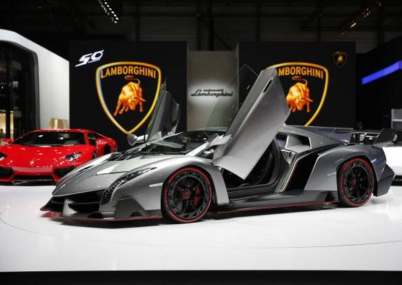 Mỗi chiếc Lamborghini đều đã được bán trước khi sản xuất xong – nghĩa là, nếu bạn muốn sở hữu một chiếc xe Lamborghini thì bạn phải đặt hàng trước với công ty.