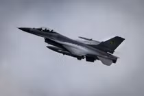 Mỹ tính toán gì với Ukraine, khi viện trợ F-16 từ nghĩa địa máy bay? 
