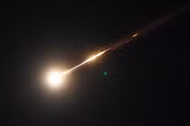 Iran sử dụng tên lửa hiện đại tấn công Qatar, Israel sử dụng vũ khí cũ