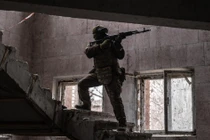 Quân đội Nga thọc sâu vào thành phố, chiếm đường phố trung tâm của Pokrovsk 