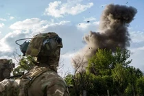 Lữ đoàn Azov số 12 phản công quyết liệt, Nga sử dụng không quân ngăn chặn