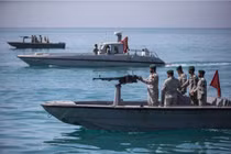 Tại sao hình ảnh cứng rắn của Iran sụp đổ khi tàu chiến Mỹ phong tỏa?