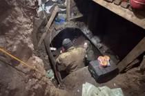 Tuy nhiên, thành phố Pokrovsk có hệ thống công sự và đường hầm sâu được xây dựng trong tám năm qua. Quân đội Ukraine vẫn quyết tâm chiến đấu và sẽ không dễ dàng rút lui. Vùng tiêu diệt máy bay không người lái dài 20 km khiến quân Nga rất khó tiến quân.