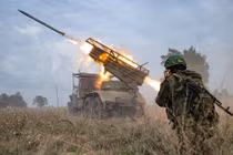 Lực lượng Nga tiếp tục bao vậy thêm một thành phố khác của Ukraine