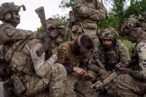 Trước tình hình Pokrovsk bị RFAF vây ép đến nghẹt thở, Bộ Tổng tham mưu AFU buộc phải điều Lữ đoàn Azov số 3, vừa được bổ sung quân số và vũ khí của NATO để ổn định mặt trận gần Pokrovsk, thì RFAF bất ngờ tấn công mạnh vào khu vực Zaporizhia.