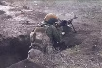 Phó chỉ huy tiểu đoàn bộ binh cơ giới, thuộc Trung đoàn xe tăng số 10, Cụm quân phía Nam RFAF, mật danh "Nut", đã kể lại diễn biến trận đánh chiếm làng Staraya Nikolaevka. Theo "Nut", rất khó để họ tấn công vào ngôi làng, vì địa hình hướng tiếp cận rất trống trải.