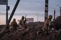 Quân Ukraine trong vòng vây ở khu đô thị Myrnohrad kiệt sức