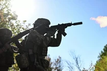 Quân Nga ở Pokrovsk sử dụng chiến thuật mới, cắt Myrnohrad thành 2 phần