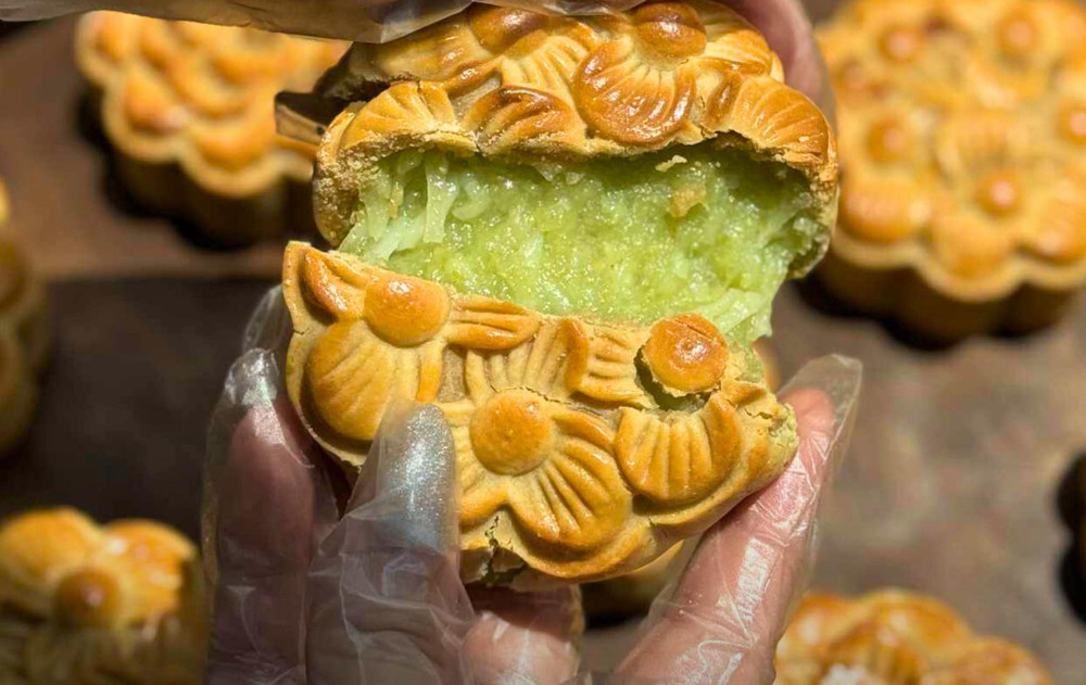 Xuất hiện bánh trung thu mới lạ "gây sốt rần rần", cửa hàng không đủ bán