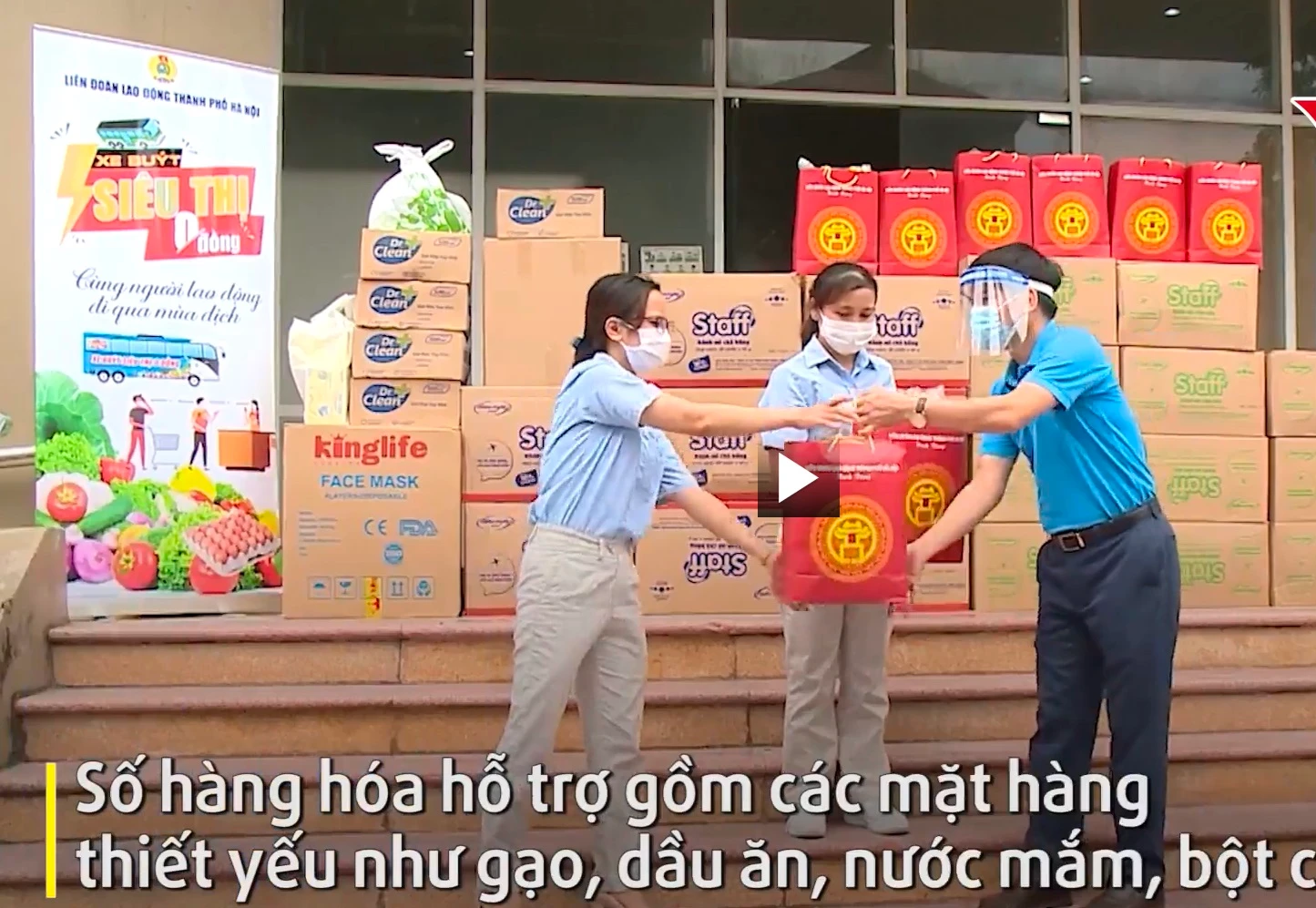 'Xe buýt siêu thị 0 đồng' phục vụ hơn 1.700 công nhân ở Hà Nội