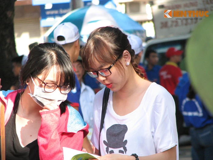 Gần 1 triệu thí sinh đang làm bài thi THPT Quốc gia