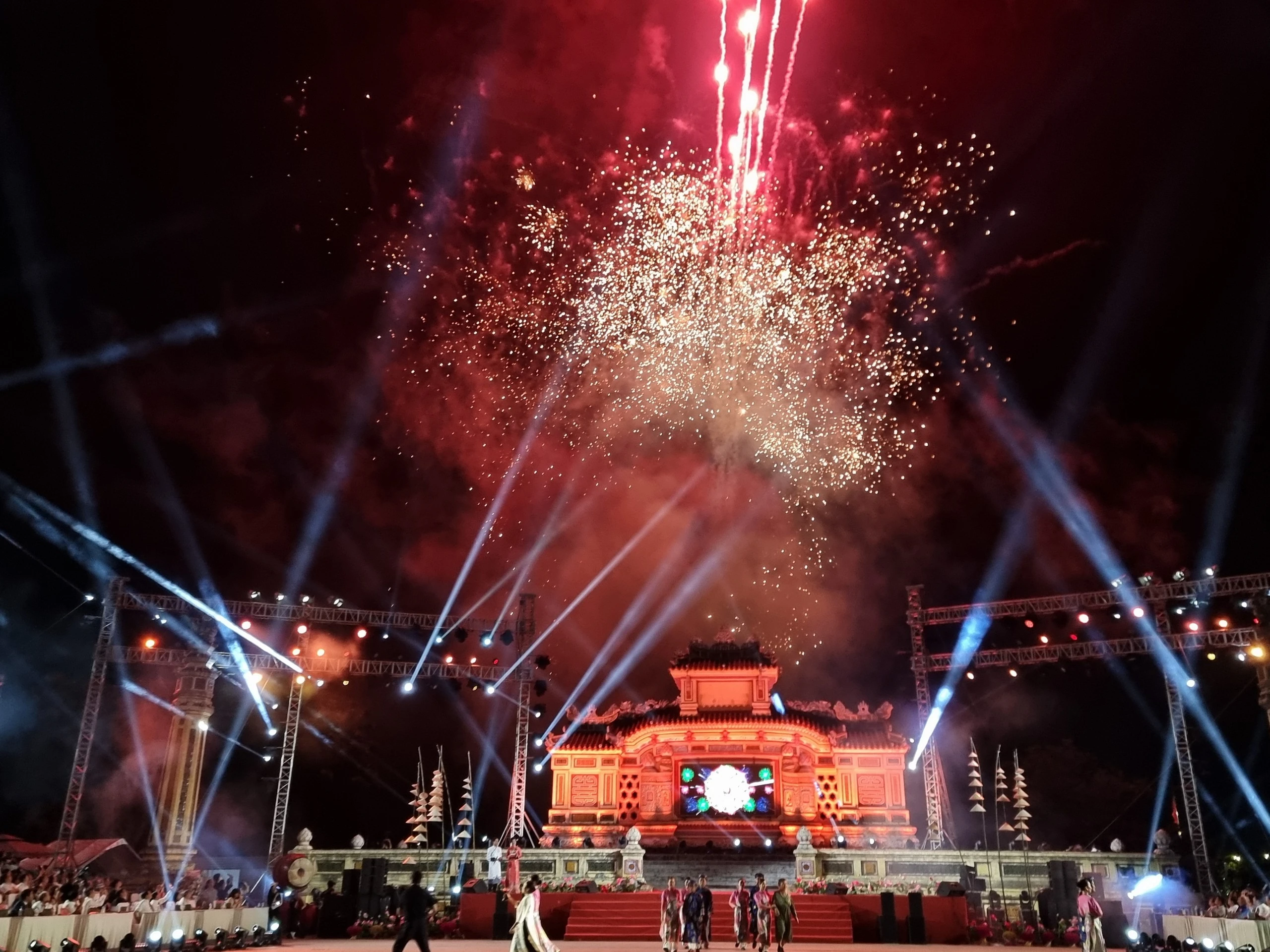 Mãn nhãn đêm khai hội Festival nghề truyền thống Huế năm 2023