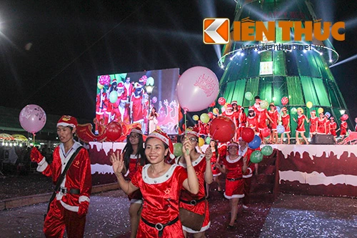 Hơn 500 người xác lập kỷ lục Noel 2014