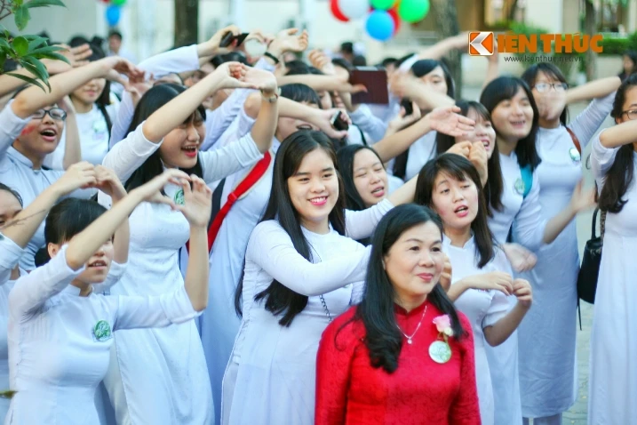 Xúc động buổi lễ chia tay của học sinh Đà Nẵng