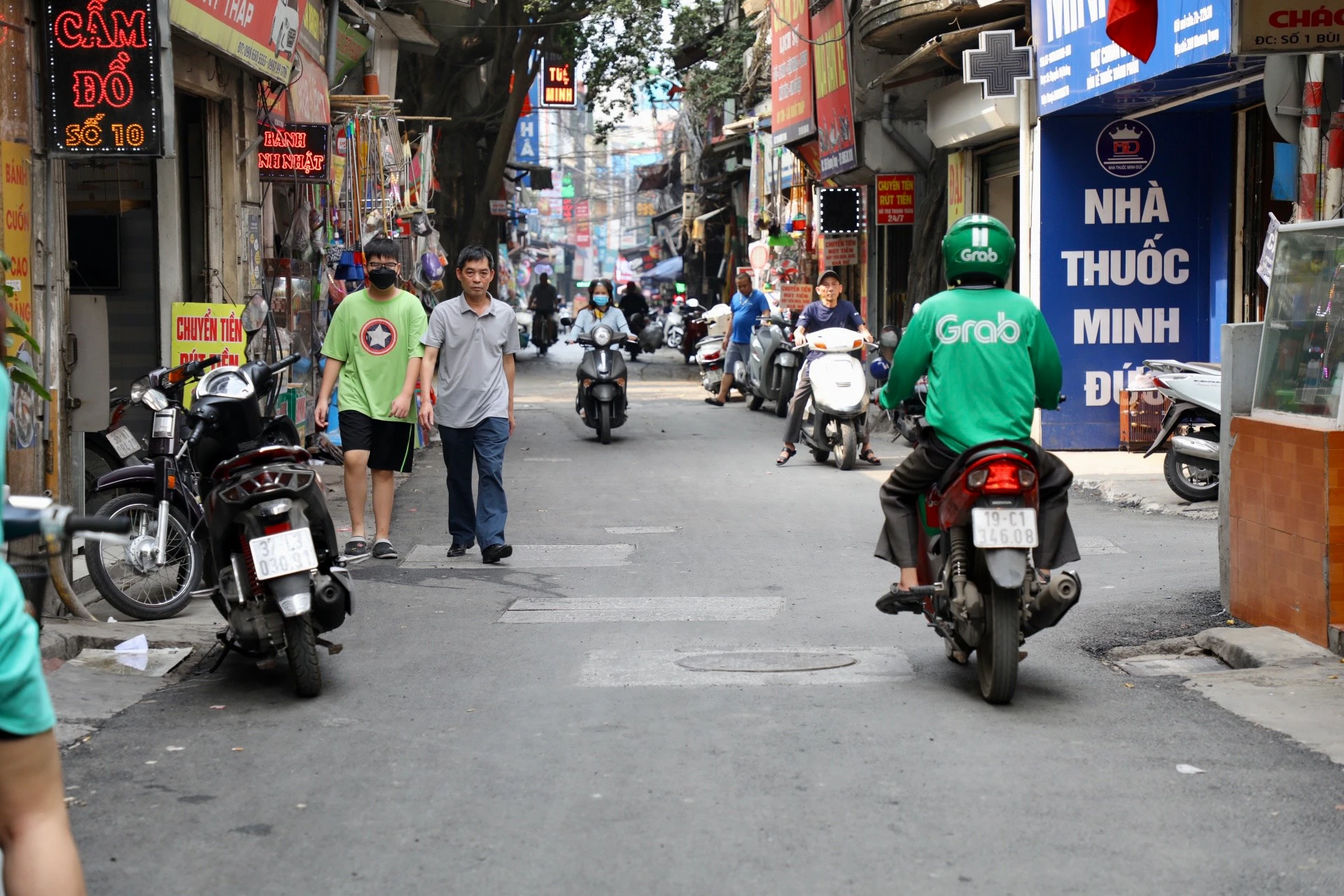 Dân phấn khởi khi đường Bùi Xương Trạch được nâng cấp