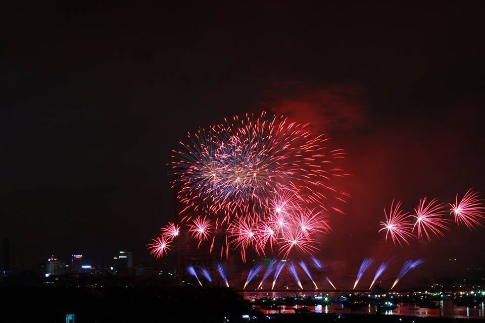 Màn pháo hoa rực sáng của đội vô địch Australia