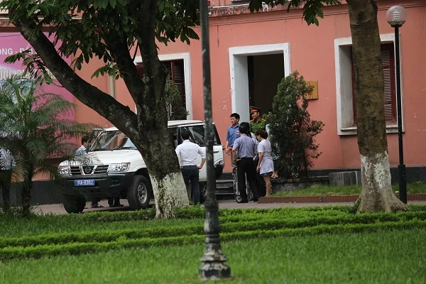 Một thí sinh đang làm bài thi môn Sinh thì đau ruột thừa