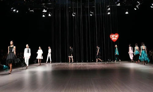 Anna Võ gây ấn tượng tại Vietnam Designer Fashion Week 2015 