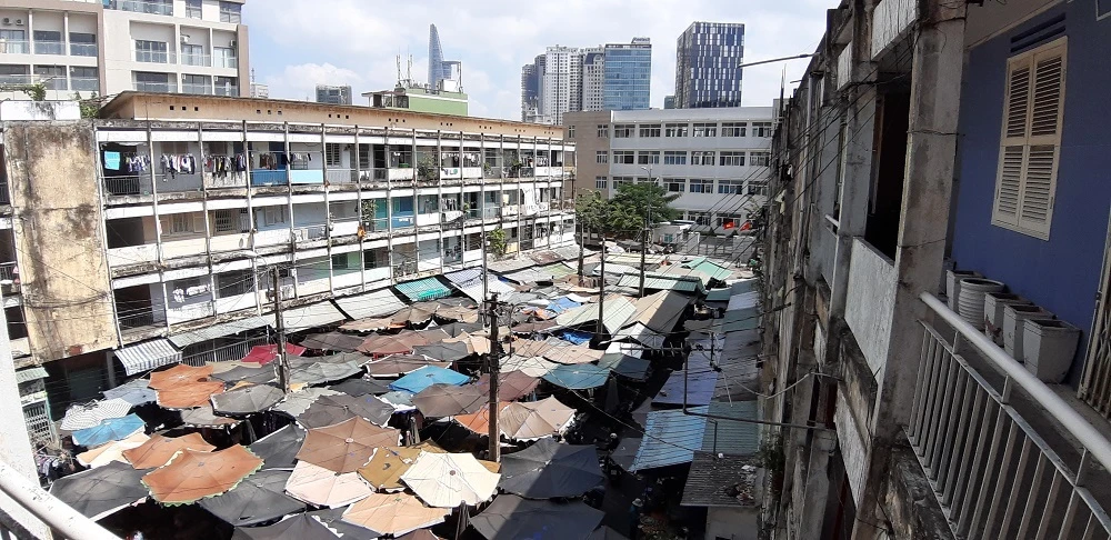 Chung cư chờ sập ở Sài Gòn: Đêm ngủ với "thần chết"