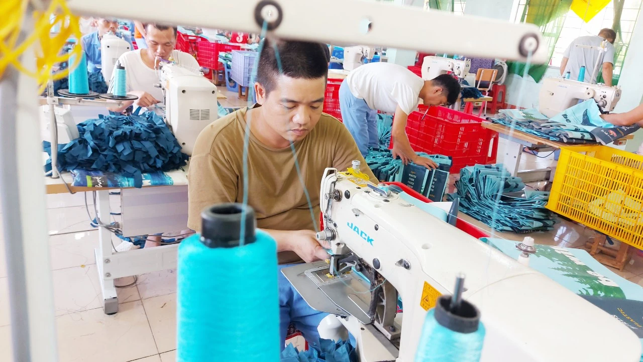 Cận cảnh bên trong nơi những "nô lệ" ma túy tìm nẻo về