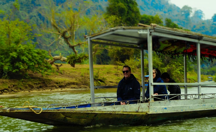 Vẻ đẹp “hùng vĩ” của hồ nước ngọt tự nhiên lớn nhất Việt Nam