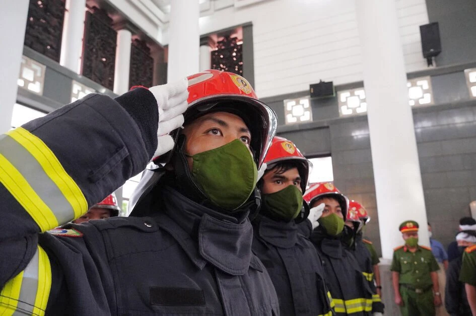 Cùng xem lại những hình ảnh cảm động trong tang lễ 3 chiến sĩ Cảnh sát PCCC 