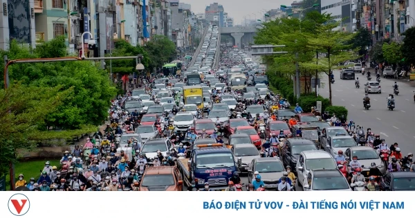 Giao thông Hà Nội tiếp tục tắc nghẽn kéo dài trong ngày đầu tuần