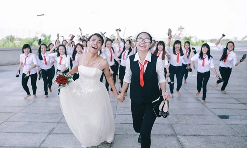 Chết cười bộ ảnh “âm thịnh dương suy” của SV Đà Nẵng