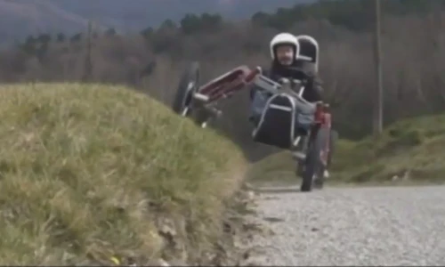 Siêu xe vượt mọi địa hình, di chuyển như loài nhện