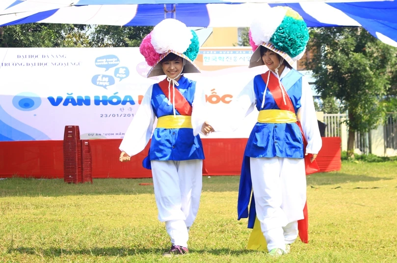 Ngắm nữ sinh Đà Nẵng xinh đẹp trong trang phục Hanbok
