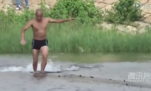 Kỷ lục chạy 125m trên mặt nước của nhà sư Thiếu Lâm Tự