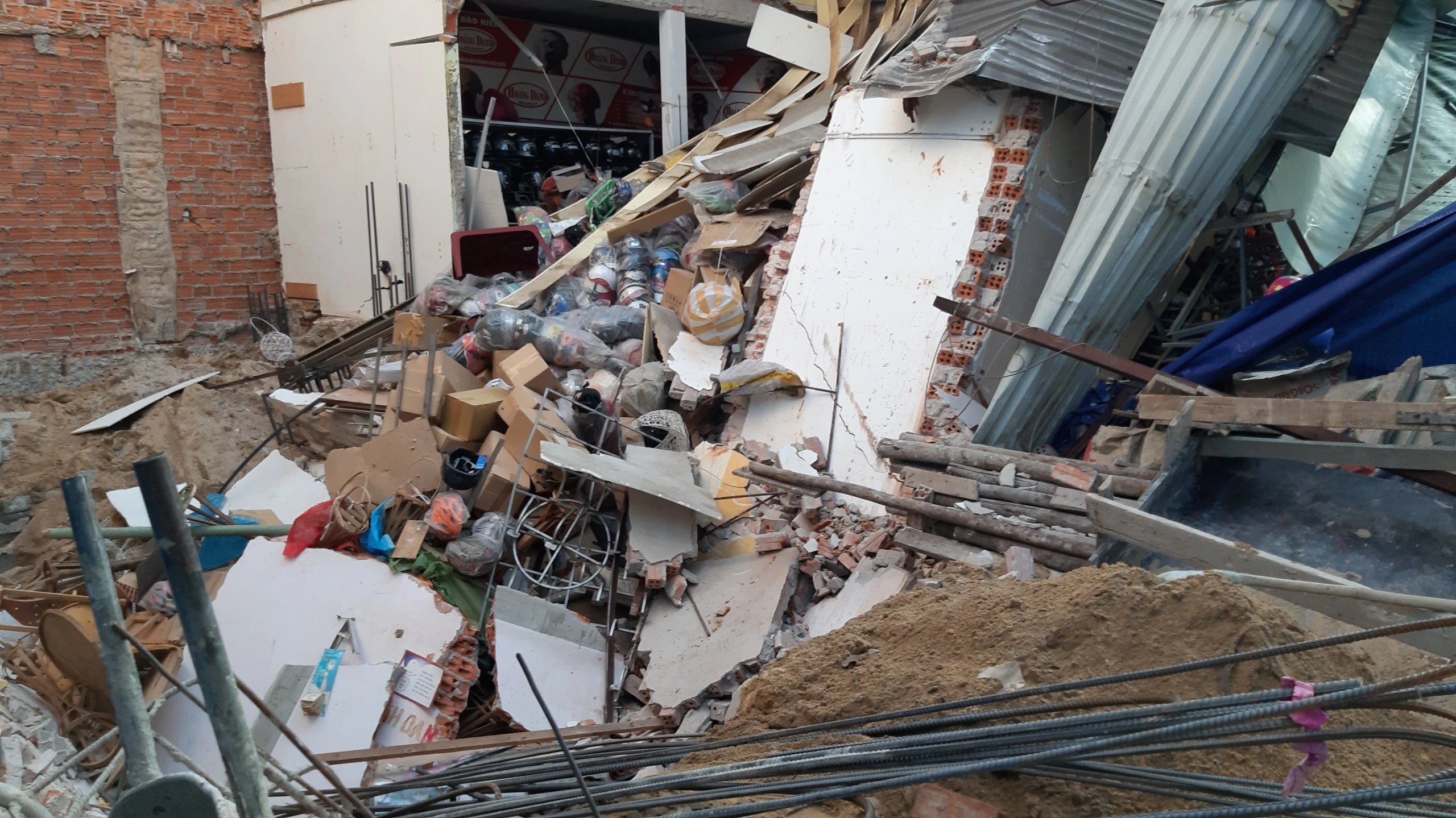 Hiện trường vụ sập nhà kinh hoàng ở Đà Nẵng