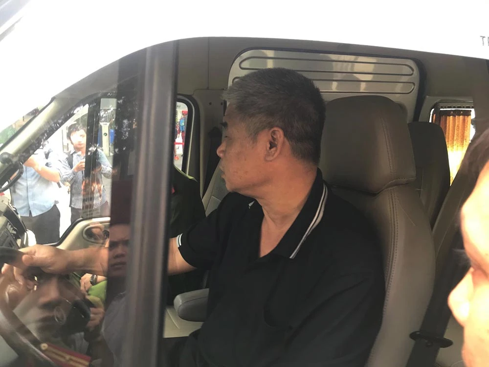 Học sinh bị bỏ quên trên xe trường Gateway tử vong: Tài xế phiến tái hiện cảnh lái xe