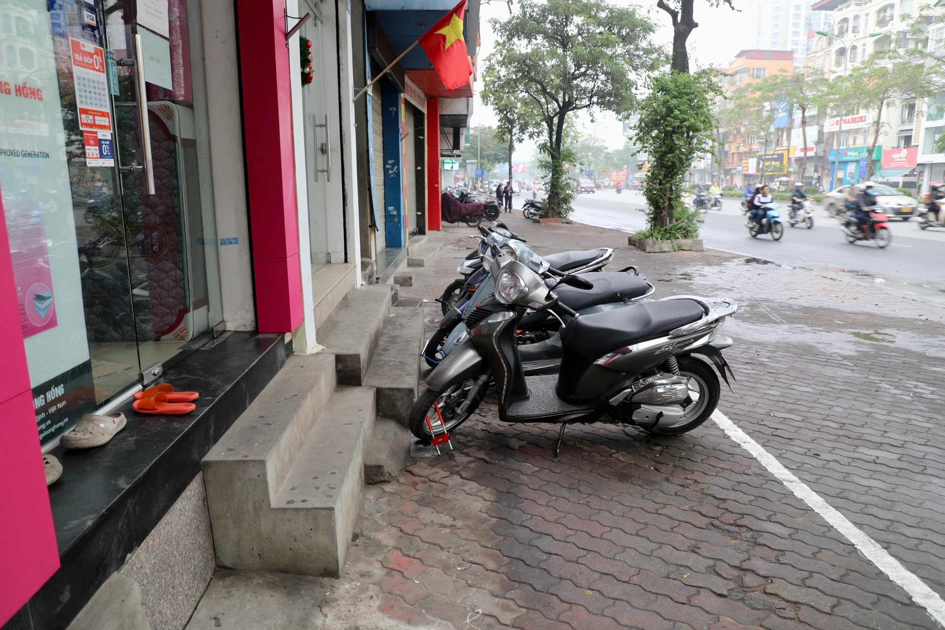 Hà Nội: Đường Xã Đàn sau 6 năm phá dỡ bậc thềm lấn vỉa hè