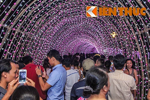 Hốt bạc trong công viên đèn Led “khủng” nhất Sài Gòn