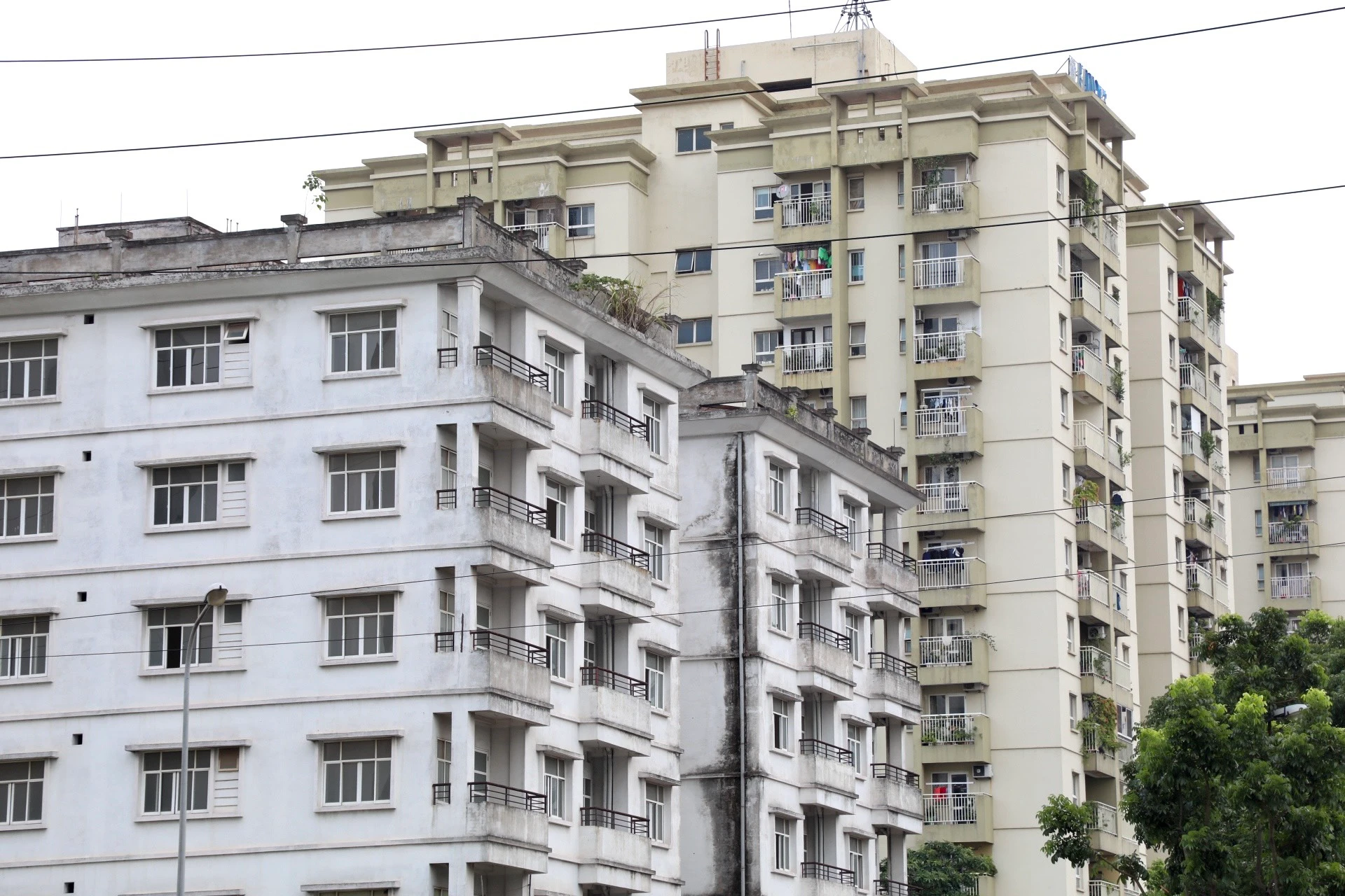 Hà Nội: Xót xa 3 tòa nhà tái định cư “bỏ hoang” hàng chục năm 