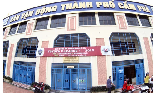 Sân Cẩm Phả “khoác áo mới” sau mưa lũ