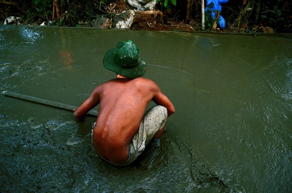 Bộ ảnh “mùa hè không nắng” chạm trái tim người trẻ