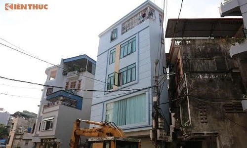 Dãy phố toàn nhà siêu mỏng, siêu méo mọc giữa lòng Hà Nội