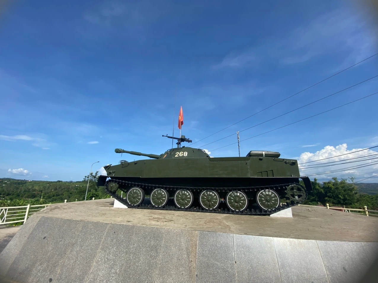 Quảng Trị: Cận cảnh xe tăng 268 biểu tượng “đã ra quân là đánh thắng” 
