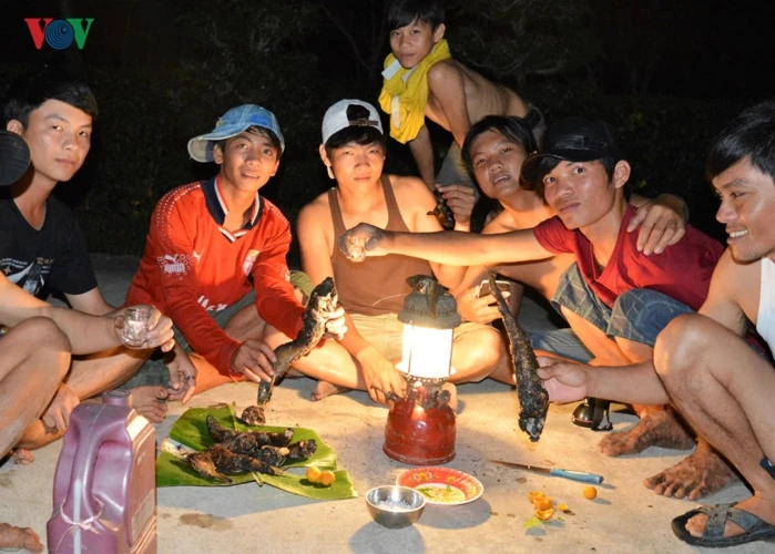 Ảnh: Mùa thu hoạch cá đồng nơi Đất Mũi - Cà Mau