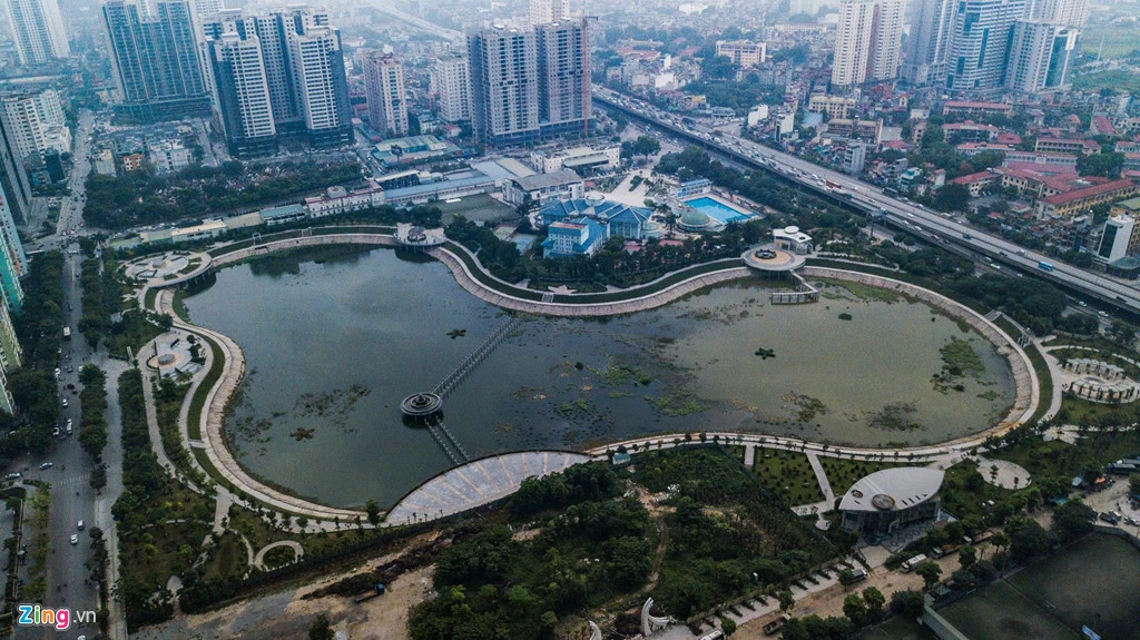 Hồ điều hòa trên khu đất vàng của thủ đô bốc mùi hôi tanh nồng nặc