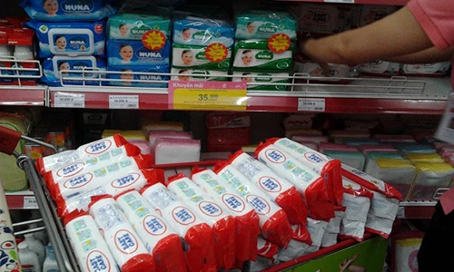 Công ty Việt Úc “phù phép” 39 triệu gói khăn ướt TQ thế nào?