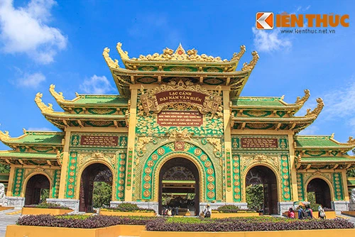 Khách đổ về khu du lịch Đại Nam trước ngày đóng cửa